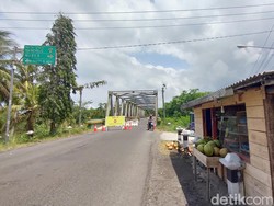 Jembatan Glagah Kulon Progo Ditutup, Pedagang Mengeluh Jualan Sepi