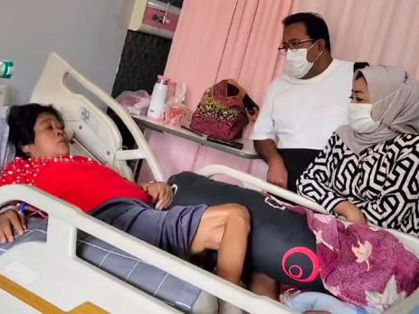 Tampak Kurus, 6 Potret Suti Karno Jalani Perawatan di RS