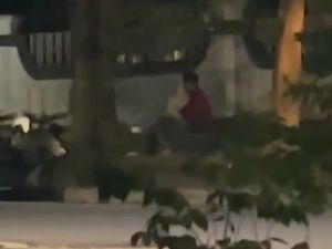 Beredar Video Sejoli Mesum di Dekat Pagar Universitas Negeri Malang Beredar Video Sejoli Mesum di Dekat Pagar Universitas Negeri Malang