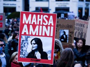83 Orang Tewas Selama Protes Iran Atas Kematian Mahsa Amini 83 Orang Tewas Selama Protes Iran Atas Kematian Mahsa Amini