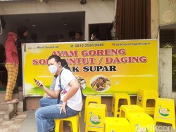 Mencicipi Lembutnya Ayam Goreng Legendaris Pak Supar di Semarang