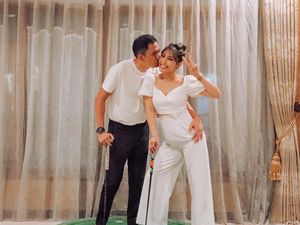 Gaya Mewah Ayu Dewi Main Tenis Bareng Regi Datau, Tenteng Tas Rp 79,3 Juta Gaya Mewah Ayu Dewi Main Tenis Bareng Regi Datau, Tenteng Tas Rp 79,3 Juta