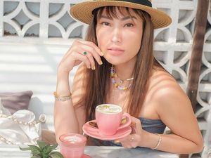 Ayu Dewi Unggah Video Bareng Anak, Wajah Polos Tanpa Makeup Curi Atensi Ayu Dewi Unggah Video Bareng Anak, Wajah Polos Tanpa Makeup Curi Atensi