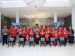 Korlantas Polri Bagikan Paket Sembako ke Anak-anak Panti Guna Nanda