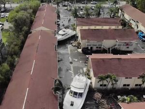 Dampak Badai Ian, Kapal-kapal Terdampar ke Permukiman Warga di Florida