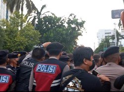 Demo Tolak Kenaikan BBM di Patung Kuda Jakpus Ricuh!