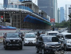 Penampakan Revitalisasi Halte TransJ yang Halangi Patung Selamat Datang