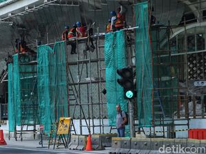 TransJ Kantongi Izin Bangun Halte yang Halangi Patung Selamat Datang TransJ Kantongi Izin Bangun Halte yang Halangi Patung Selamat Datang