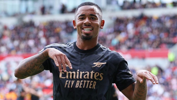 BRENTFORD, ENGLAND - SEPTEMBER 18: Gabriel Jesus of Arsenal celebrates after scoring their sides second goal during the Premier League match between Brentford FC and Arsenal FC at Brentford Community Stadium on September 18, 2022 in Brentford, England. (Photo by Richard Heathcote/Getty Images)