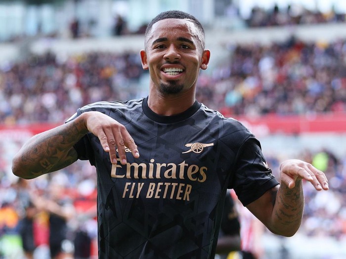 BRENTFORD, ENGLAND - SEPTEMBER 18: Gabriel Jesus of Arsenal celebrates after scoring their side's second goal during the Premier League match between Brentford FC and Arsenal FC at Brentford Community Stadium on September 18, 2022 in Brentford, England. (Photo by Richard Heathcote/Getty Images)