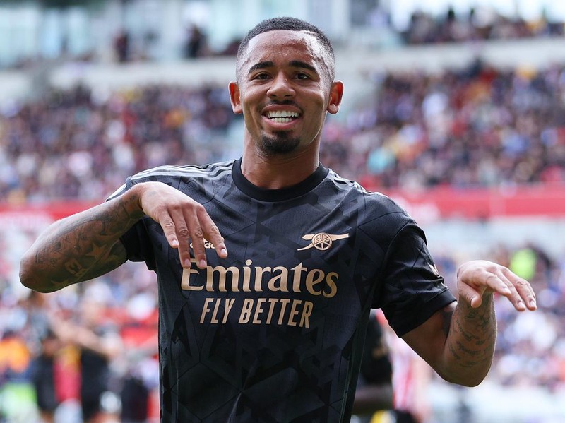 BRENTFORD, ENGLAND - SEPTEMBER 18: Gabriel Jesus of Arsenal celebrates after scoring their side's second goal during the Premier League match between Brentford FC and Arsenal FC at Brentford Community Stadium on September 18, 2022 in Brentford, England. (Photo by Richard Heathcote/Getty Images)