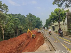 Longsor Jl Pangkalan 1A Bantargebang Diperbaiki, Target Kelar Akhir Tahun