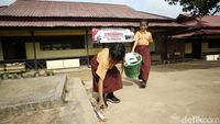 Melihat Semangat Siswa Ikuti Jumat Bersih di SDN Perbatasan