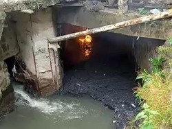 Kabel Bawah Tanah di Sukajadi Bandung Terbakar, 3 Unit Pemadam Dikerahkan