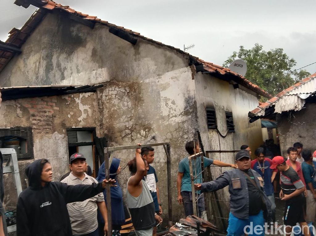 Api Hanguskan 3 Rumah di Indramayu, Satu Orang Alami Luka Bakar