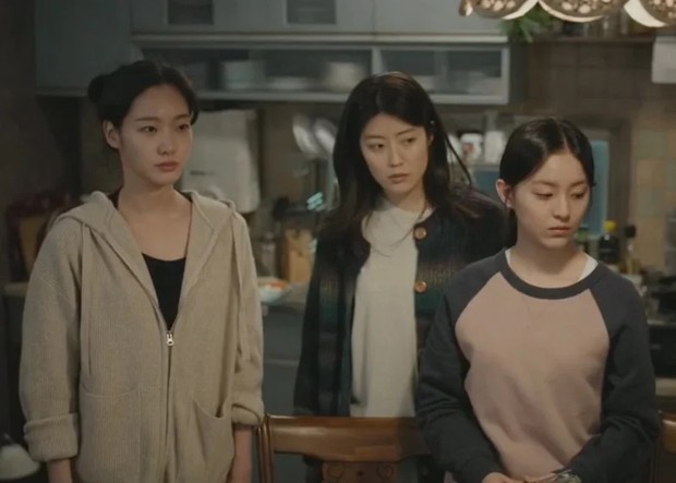 Gaya busana Kim Go Eun