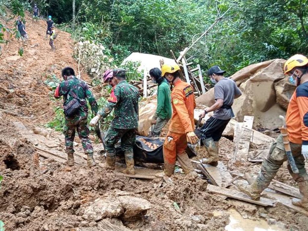 Korban Tewas Longsor Tambang Emas Liar di Kotabaru Bertambah Jadi 9 Orang