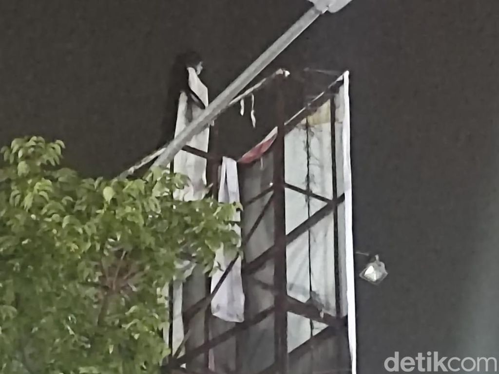 Kuntilanak Mejeng di Billboard, Satpol PP Bandung: Kami Cek! Kuntilanak Mejeng di Billboard, Satpol PP Bandung: Kami Cek!