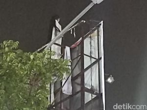 Kuntilanak Mejeng di Billboard, Satpol PP Bandung: Kami Cek! Kuntilanak Mejeng di Billboard, Satpol PP Bandung: Kami Cek!