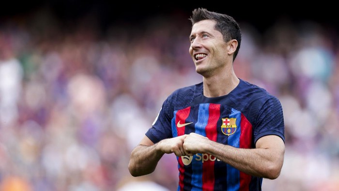 BARCELONA, SPAIN - SEPTEMBER 17: Robert Lewandowski of FC Barcelona celebrates goal 3-0 during the La Liga Santander  match between FC Barcelona v  Elche at the Spotify Camp Nou on September 17, 2022 in Barcelona Spain (Photo by David S. Bustamante/Soccrates/Getty Images)