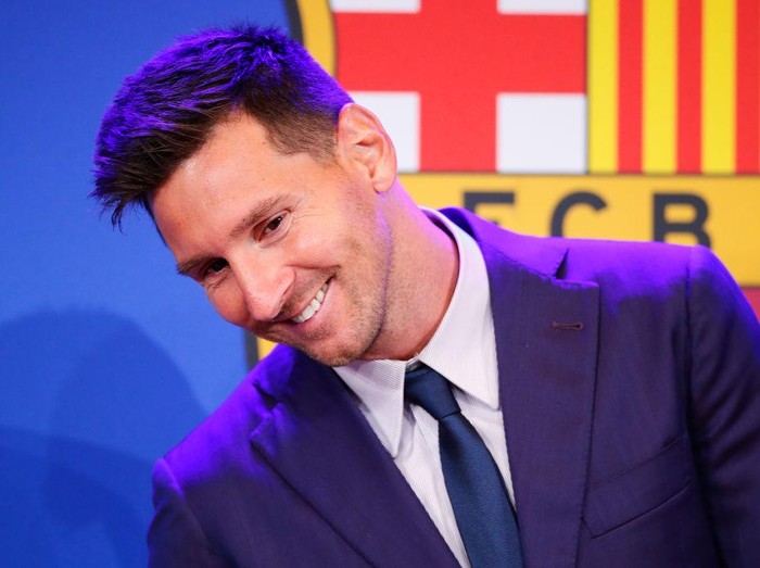 BARCELONA, SPAIN - AUGUST 08: Lionel Messi of FC Barcelona faces the media during a press conference at Nou Camp on August 08, 2021 in Barcelona, Spain. (Photo by Eric Alonso/Getty Images)