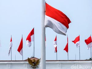 Aturan Pengibaran Bendera Setengah Tiang dan Waktunya Aturan Pengibaran Bendera Setengah Tiang dan Waktunya