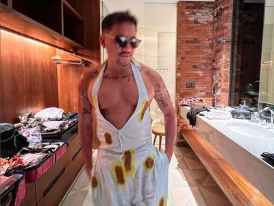 6 Gaya Berani Mario Lawalata Dobrak Batas Gender, Pakai Jumpsuit Ekspos Dada