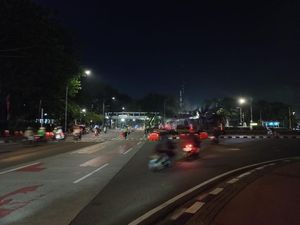 Massa Mahasiswa Bubarkan Diri, Jalan Medan Merdeka Barat Kembali Dibuka