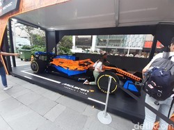 Jelang F1 GP Singapura: Melihat Lego McLaren Raksasa di Orchard Road