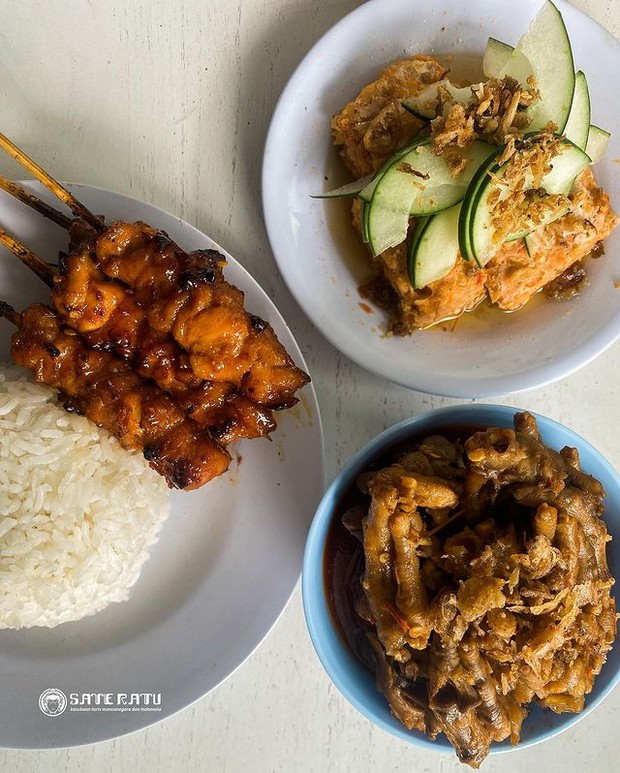Menu Sate Ayam Merah, Lilit Basah dan Ceker Tugel / foto: Instagram.com/sateratu Menu Sate Ayam Merah, Lilit Basah dan Ceker Tugel
