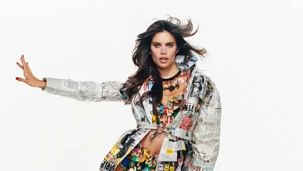 Foto: 9 Mantan Model Victorias Secret Tampil Seksi Pakai Lingerie dari Sampah