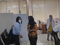 Penampilan Putri Candrawathi Datangi Mabes Polri Sebelum Ditahan