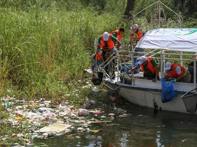 Mulia, Relawan Mesir Ini Bersihkan Sungai Nil dari Sampah