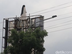 Jabar Hari Ini: Heboh Kuntilanak di Atas Billboard Bandung