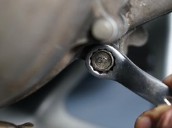 7 Ciri Oli Gardan Motor Harus Diganti, Jangan Sampai Terlambat