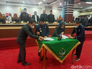 Pemprov Sulsel dan DPRD Sepakati APBD Perubahan 2022 Rp 9,4 T Pemprov Sulsel dan DPRD Sepakati APBD Perubahan 2022 Rp 9,4 T
