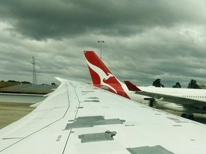 Terpopuler: Sayap Pesawat Kok Penuh Lakban, Bahaya Tidak Ya?