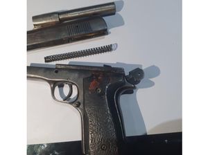 Polisi Sita 2 Pucuk Senpi dari Kelompok Perampokan Toko Emas di Serpong Polisi Sita 2 Pucuk Senpi dari Kelompok Perampokan Toko Emas di Serpong
