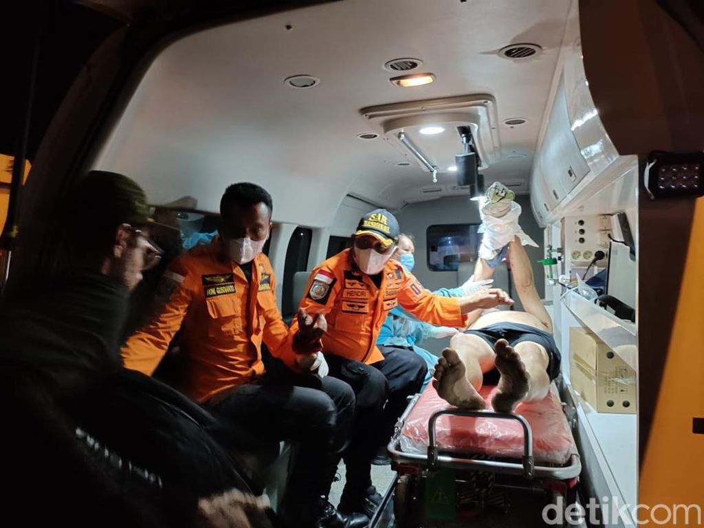 Cedera Saat Surfing di Mentawai, Jari Turis AS Putus Cedera Saat Surfing di Mentawai, Jari Turis AS Putus