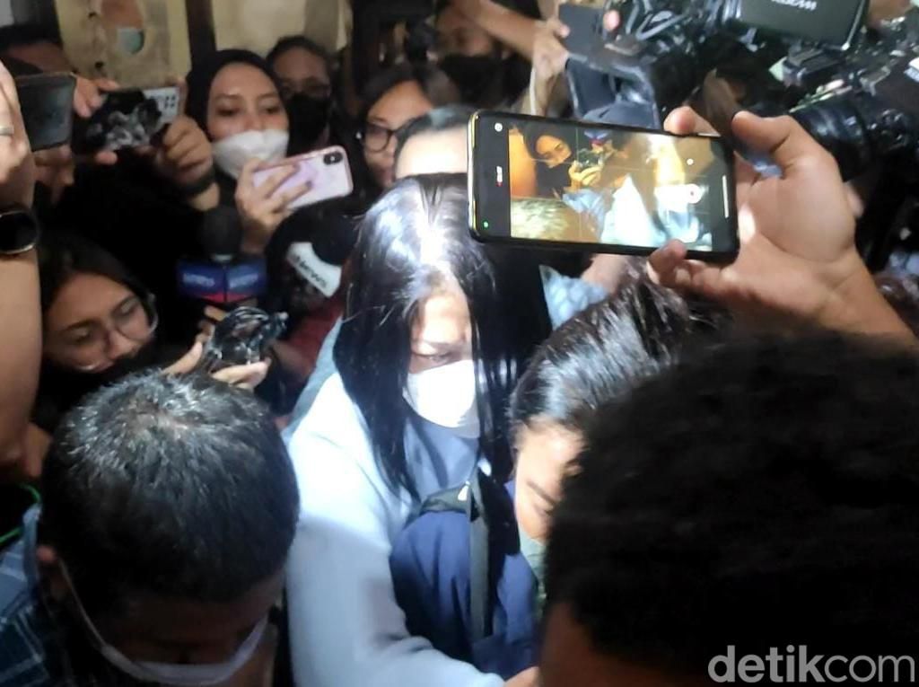 Putri Candrawathi Resmi Ditahan di Rutan Mabes Polri!