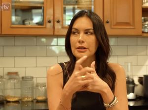 Potret Dapur Sophia Latjuba Ala Warung yang Klasik Sederhana