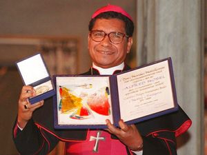 Sosok Carlos Belo, Uskup Peraih Nobel yang Diduga Lecehkan Anak-anak