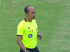 Mantan Wasit Jelaskan soal Laga Persis Vs PSM yang Lewati Injury Time 4 Menit Mantan Wasit Jelaskan soal Laga Persis Vs PSM yang Lewati Injury Time 4 Menit