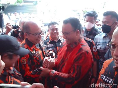 Gaya Anies Baswedan Berkemeja Loreng Pemuda Pancasila