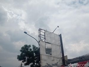 Penampakan Baliho di Bandung Usai Lenyapnya Kuntilanak Penampakan Baliho di Bandung Usai Lenyapnya Kuntilanak
