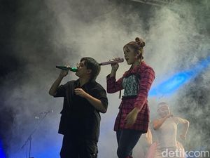 Tiara dan Arsy Ajak Lautan Penonton di Jatim Expo Sing Along Tiara dan Arsy Ajak Lautan Penonton di Jatim Expo Sing Along