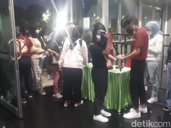 Arsy Widianto Sedot Remaja Putri Surabaya Merapat ke Jatim Expo