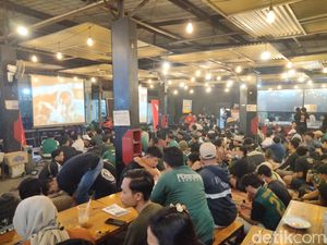 Bonek Nobar Arema FC Vs Persebaya, Chant dan Yel-yel Bergemuruh Bonek Nobar Arema FC Vs Persebaya, Chant dan Yel-yel Bergemuruh