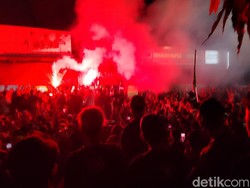 Bonek Pesta Pora usai Tim Kebanggaan Kalahkan Arema FC 3-2