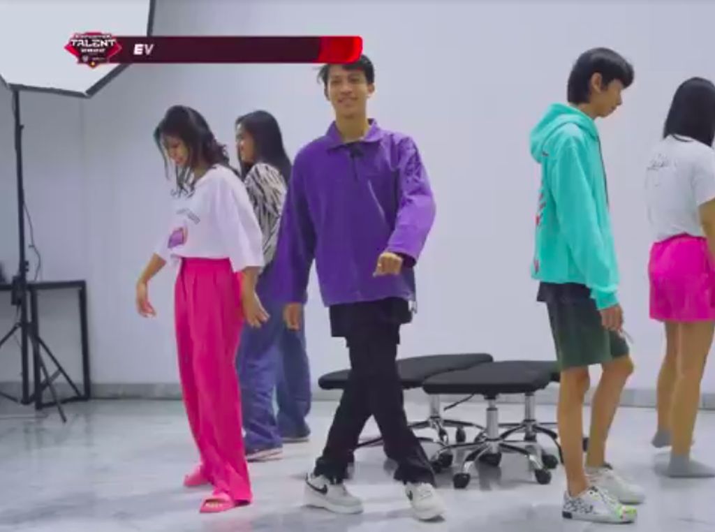 Finalis Esports X Talent 2022 Ditantang Adu Cepat, Siapa Menang? Finalis Esports X Talent 2022 Ditantang Adu Cepat, Siapa Menang?